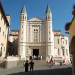 San Francesco بيت شباب